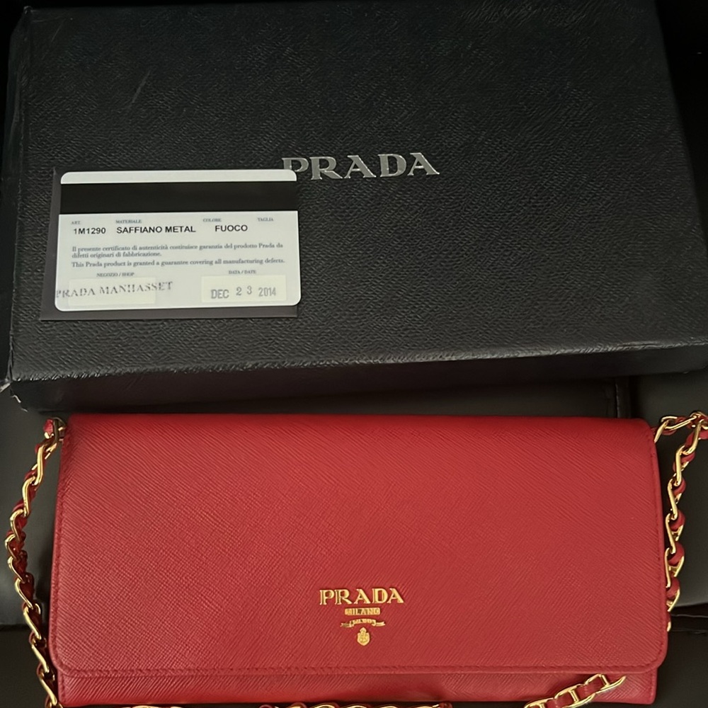 Red Prada Wallet On Chain - image 5